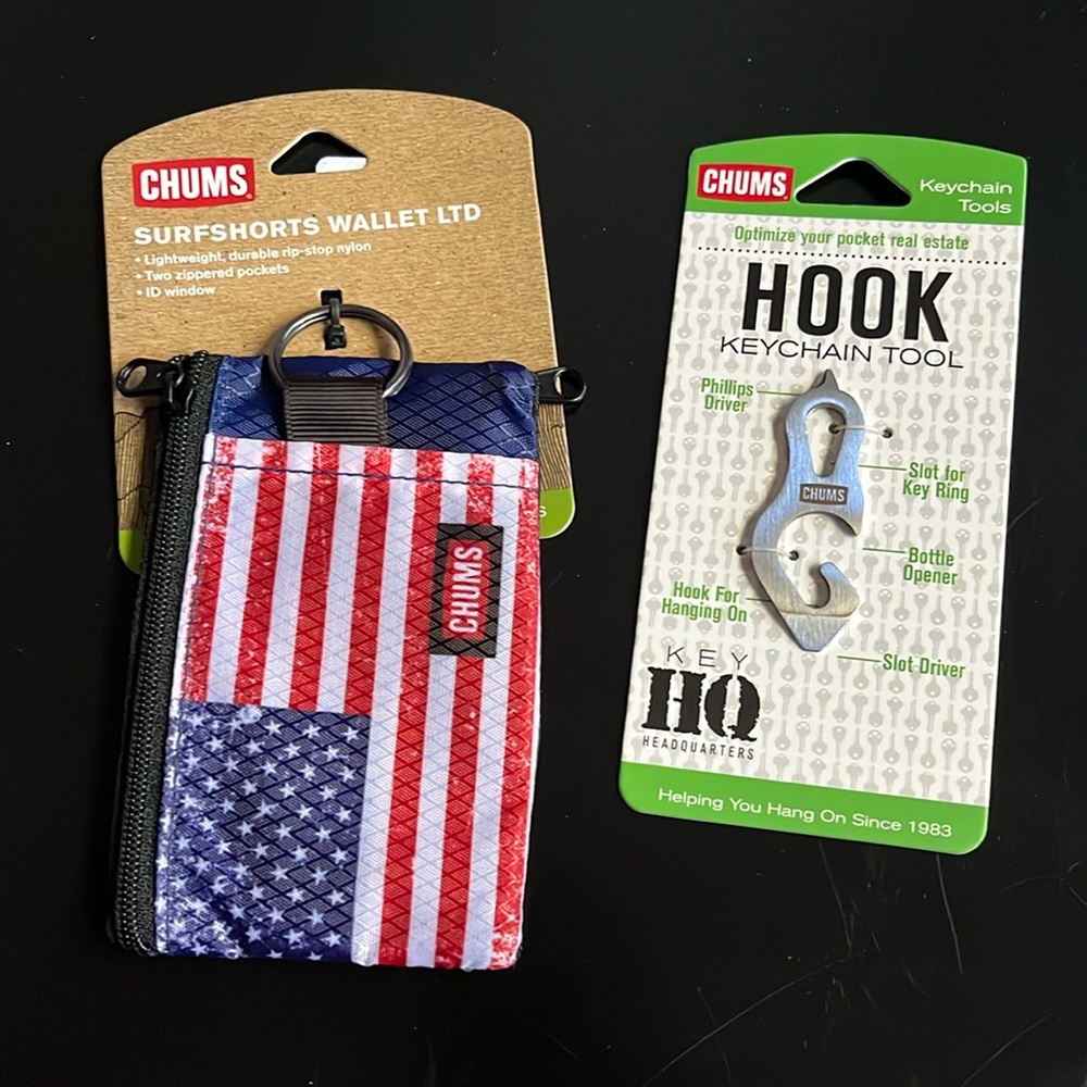 Unisex Chums Surfshorts Wallet LTD American Flag and Chums Hook Keychain Tool